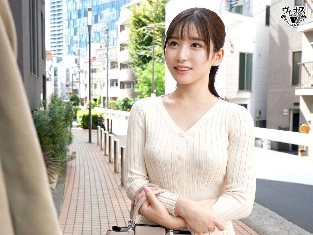 五日市芽依　バイト先で働く美しい人妻を家に連れ込み中出しセックス　スリーサイズ：B90（G)/W59/H89