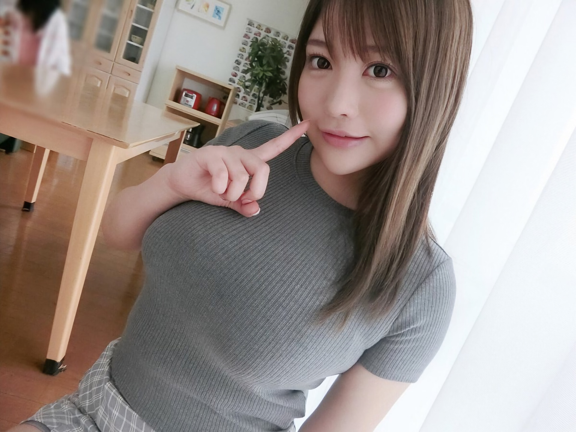 益坂美亜ちゃん　おっぱいで誘惑